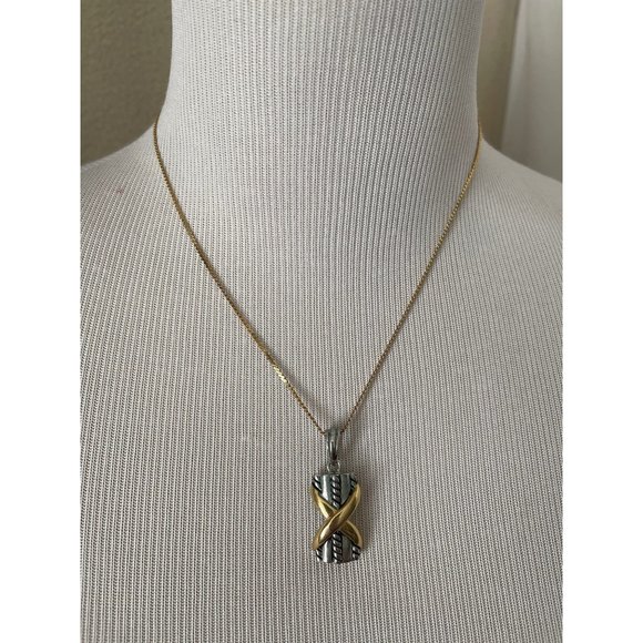 Fashion Jewelry Jewelry - Vintage 2-Tone Criss Cross Pendant on Serpentine Gold Tone Chain Necklace